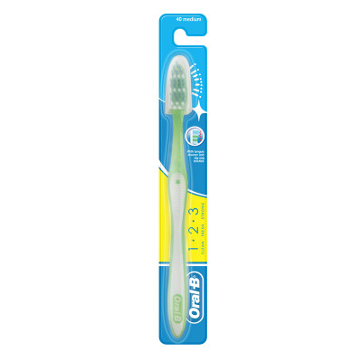 Зубная щетка Oral-B "Чистота и Свежесть зубов", средн. жесткость, 301938
